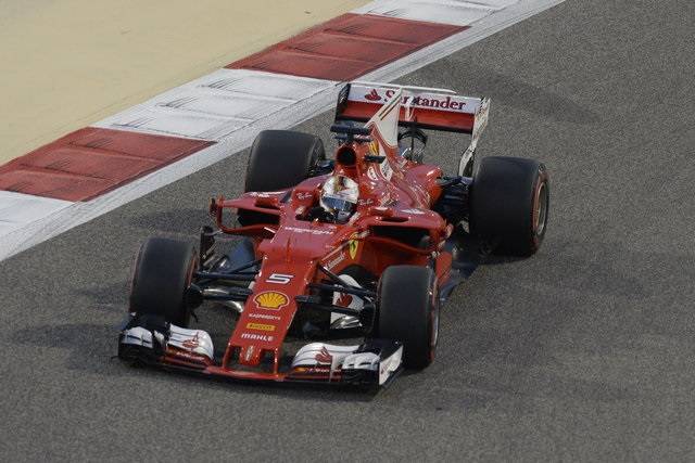 GP Bahrain, la Rossa di Maranello sorprende ancora, Vettel trionfa davanti a Hamilton e Bottas GP Bahrain, la Rossa di Maranello sorprende ancora, Vettel trionfa davanti a Hamilton e Bottas