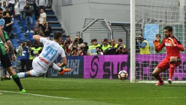 Reggio Emilia. il Sassuolo frena la rincorsa azzurra verso il secondo posto, solo 2 a 2 al novantesimo Reggio Emilia: il Sassuolo frena la rincorsa azzurra verso il secondo posto, solo 2 a 2 al novantesimo