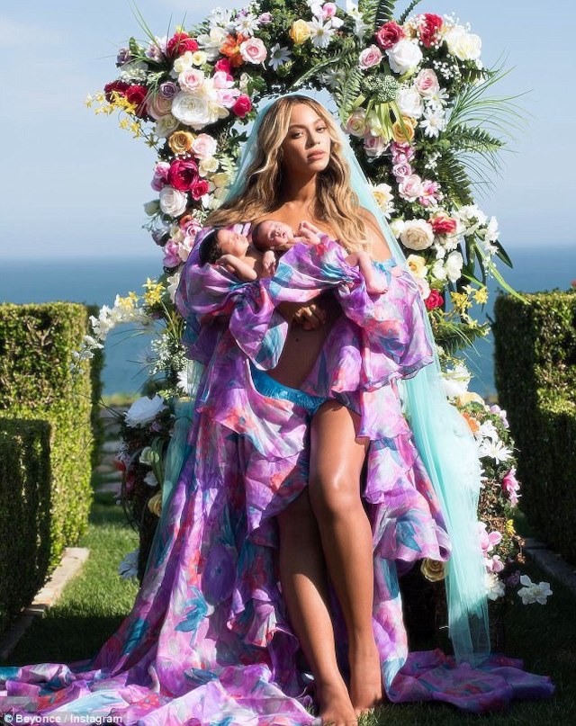 Beyonce- presenta i suoi gemelli Beyonce- presenta i suoi gemelli