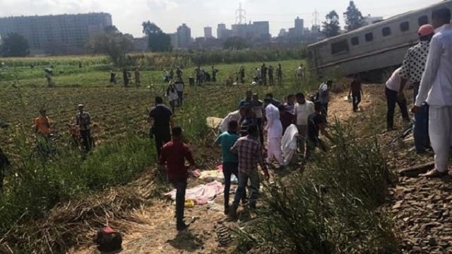 Egitto: scontro frontale tra due treni, 43 morti e 123 feriti Egitto: scontro frontale tra due treni, 43 morti e 123 feriti