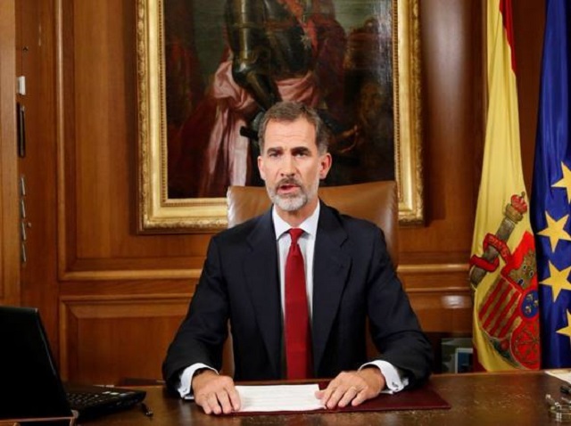 Spagna in pieno caos, mega protesta di piazza, Re Felipe: slealtà Catalogna Spagna in pieno caos, mega protesta di piazza, Re Felipe: slealtà Catalogna