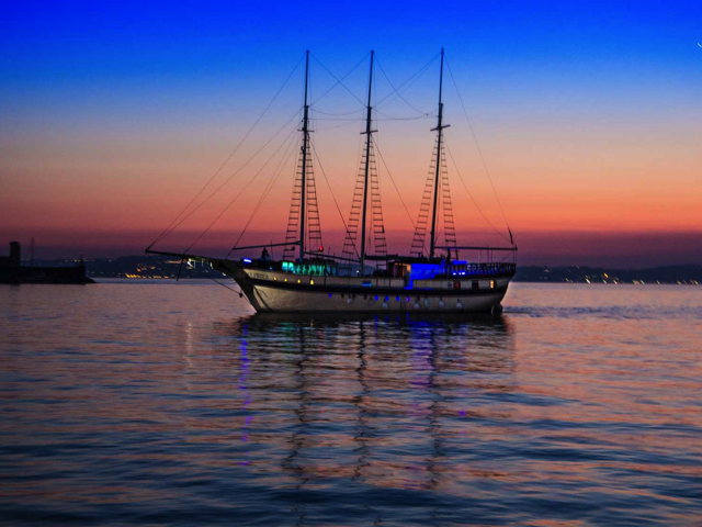 Exclusive Party on the Boat, grande divertimento nel mare di Nisida-1