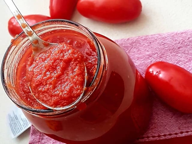 Il pomodoro San Marzano, nato nel territorio dell'Agro-Sarnese-Nocerino, rappresenta una delle tante eccellenze campane-1 Il pomodoro San Marzano, nato nel territorio dell'Agro-Sarnese-Nocerino, rappresenta una delle tante eccellenze campane-1