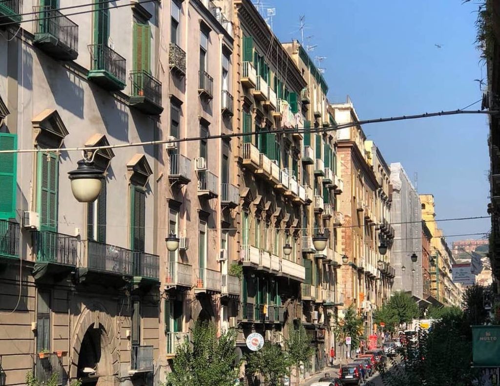 Via Duomo, importantissima strada di Napoli, impregnata di cultura, storia ed arte-1