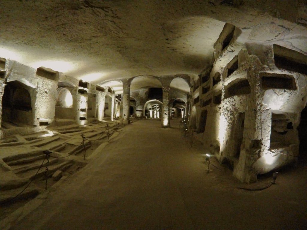 Le Catacombe di San Gennaro, una meravigliosa esperienza di bellezza, arte e storia-3