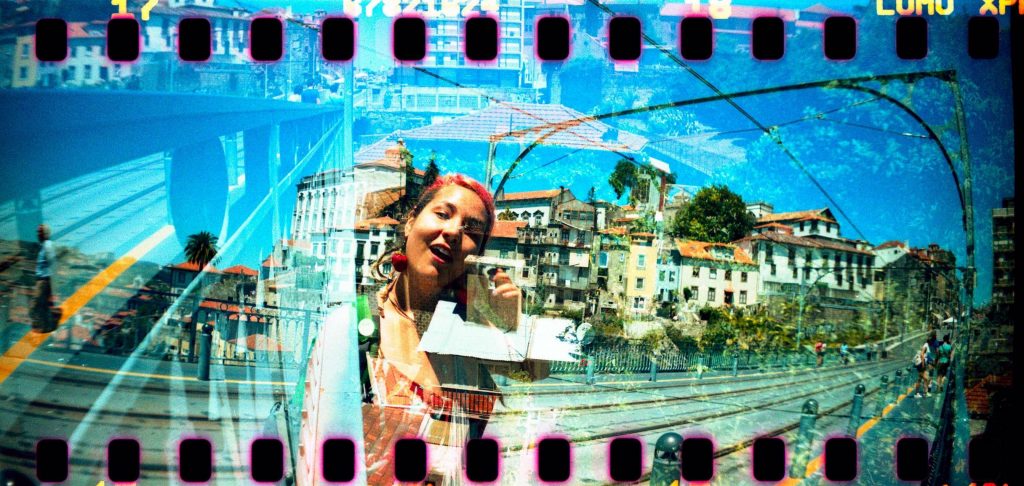 Sprocket Rocket iconica macchina fotografica dal 2011, ispira migliaia di fotografi analogici. Presentato il nuovo modello la Sprocket Rocket 2.0 panorama.