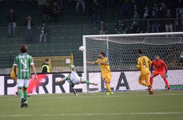 Impresa dell'Avellino che batte la capolista Verona al Partenio Impresa dell'Avellino che batte la capolista Verona al Partenio