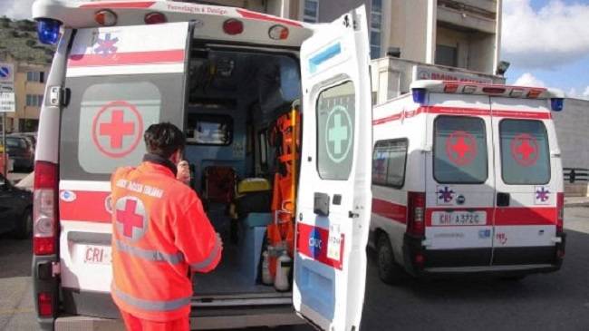 Bacooli centauro muore inn uno scontro frontale Bacoli: sconto frontale tra auto e moto, morto il centauro quarantottenne