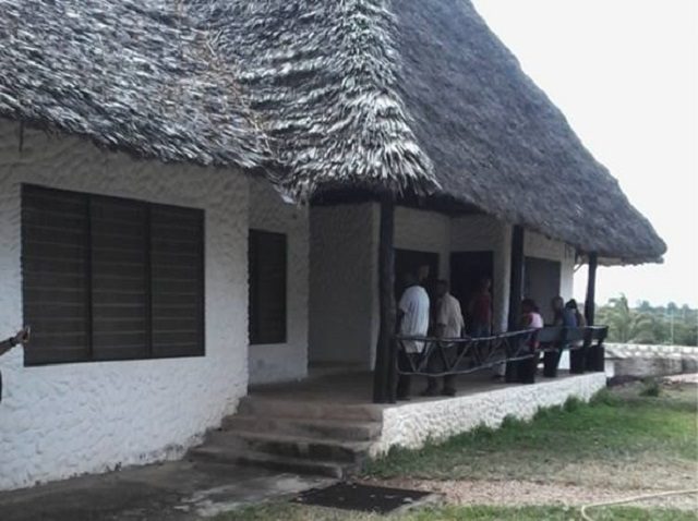 Kenya: coniugi italiani rapinati in villa, ladri uccidono la donna, feriscono gravemente il marito Kenya: coniugi italiani rapinati in villa, ladri uccidono la donna, feriscono gravemente il marito