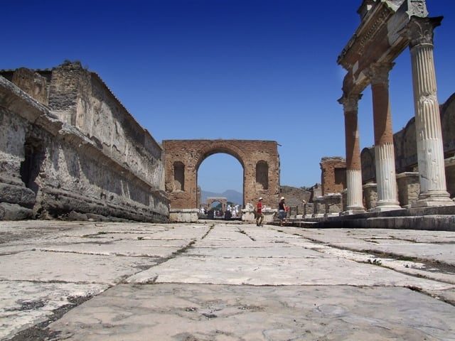 Le bellezze di Ercolano e Pompei rese note da un'idea di Carlo III sovrano di Napoli-2 Le bellezze di Ercolano e Pompei rese note da un'idea di Carlo III sovrano di Napoli-2