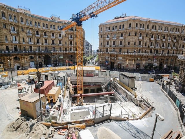 E' quatte Palazze, una famosissima piazza, autentica meraviglia di Napoli-1