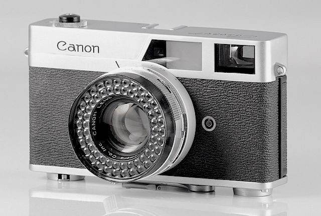 Canon CANONET. Nel gennaio del 1961, Canon introdusse, una fotocamera a telemetro da 35 mm di facile utilizzo rivolta all'utente medio.