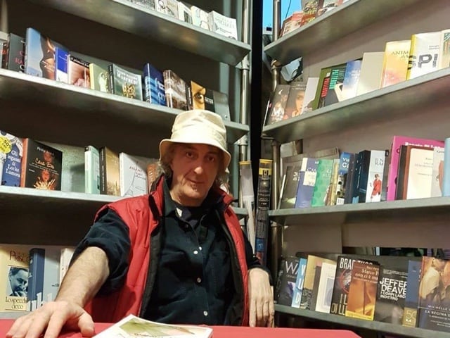 Una bottiglia di plastica in cambio di un libro, l'idea di un libraio di Polla-1